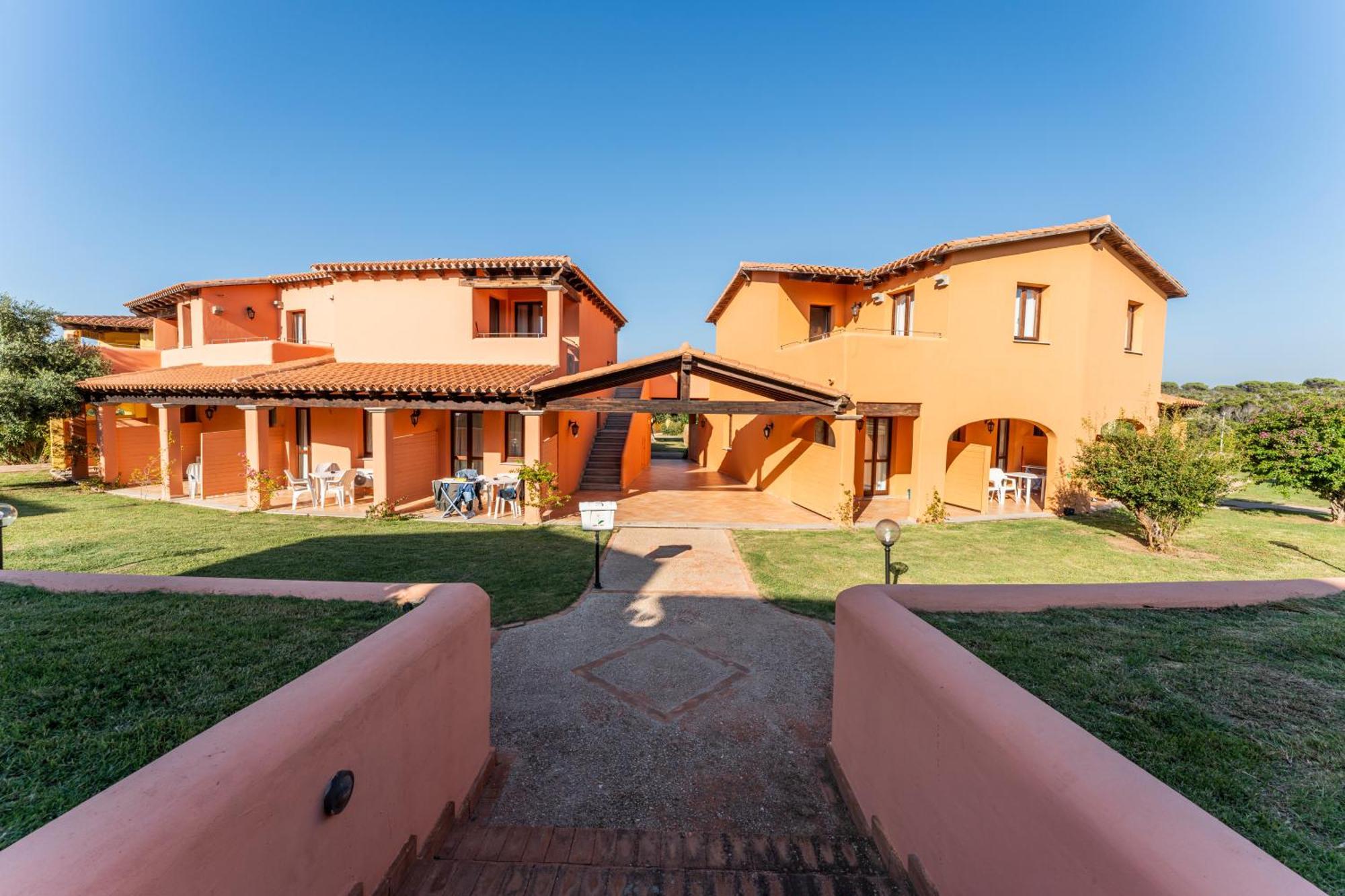 Residence Baia Dei Mirti Vignola Mare Exterior photo