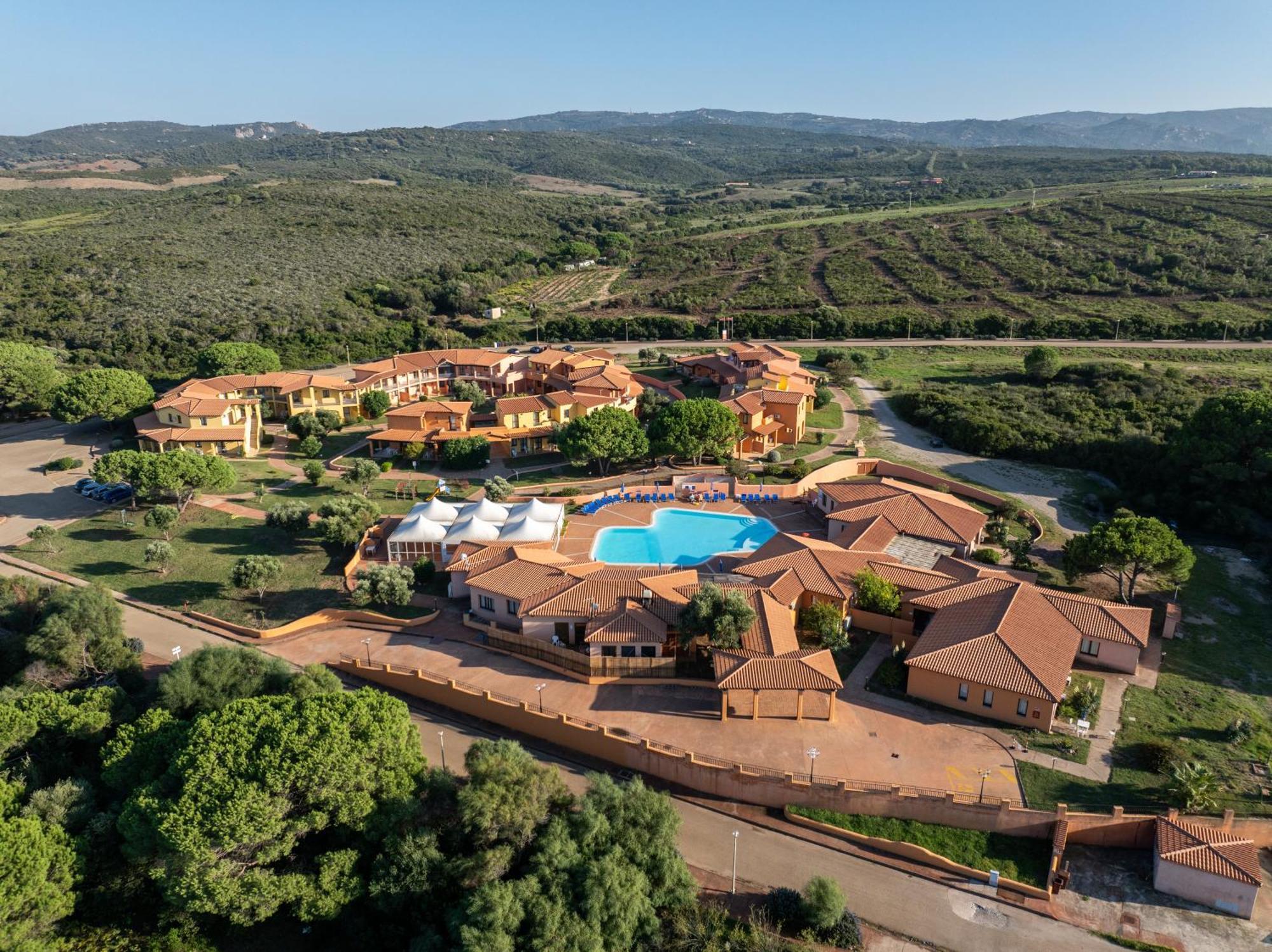 Residence Baia Dei Mirti Vignola Mare Exterior photo