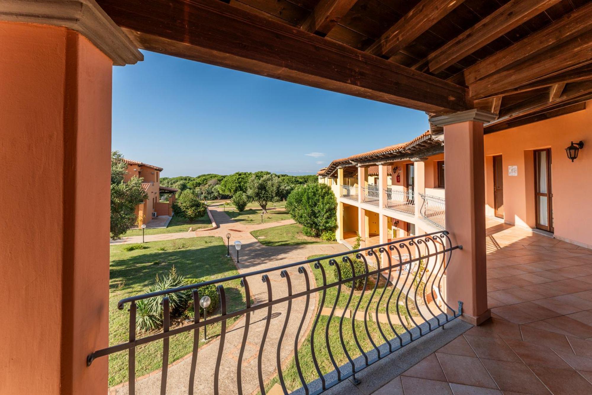Residence Baia Dei Mirti Vignola Mare Exterior photo