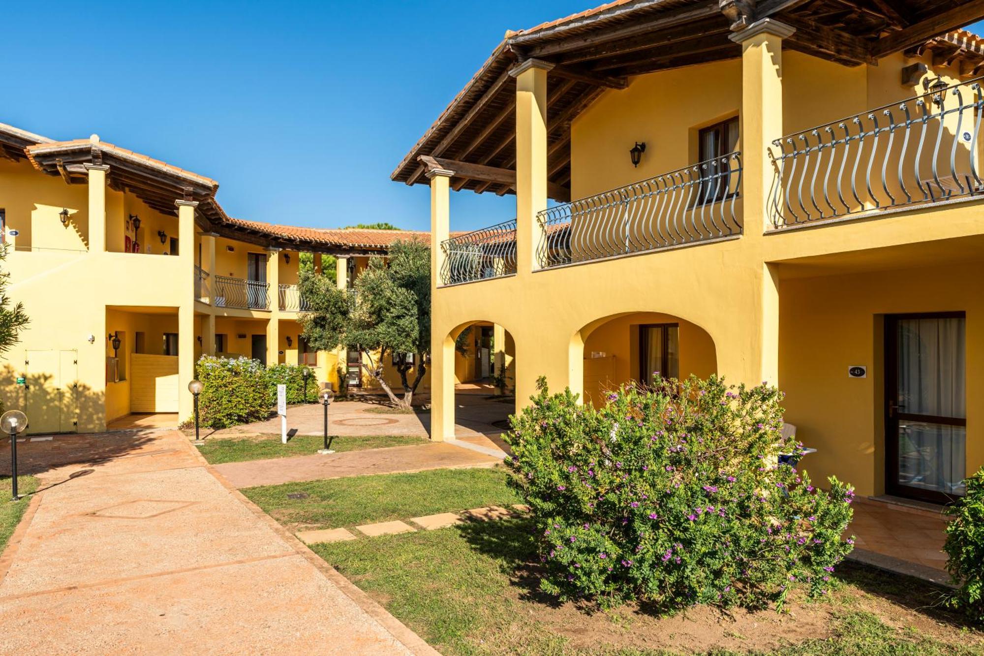 Residence Baia Dei Mirti Vignola Mare Exterior photo