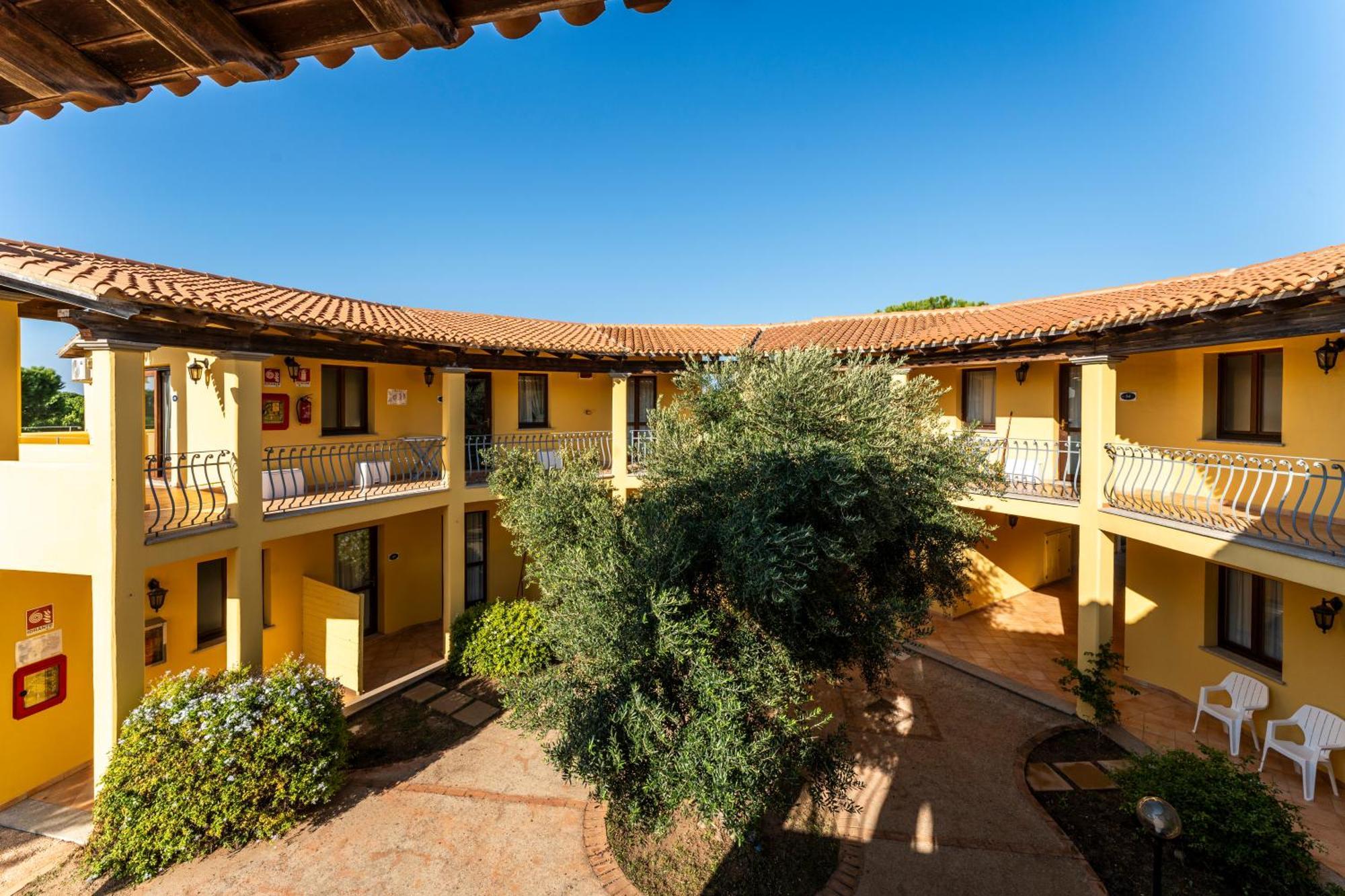 Residence Baia Dei Mirti Vignola Mare Exterior photo
